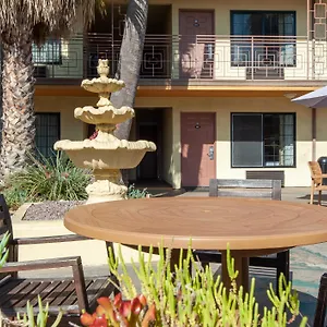 Court Yard 2* Studio City